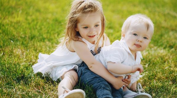 Nume lungi de bebeluși care par prea serioase... până când le descoperi diminutivul