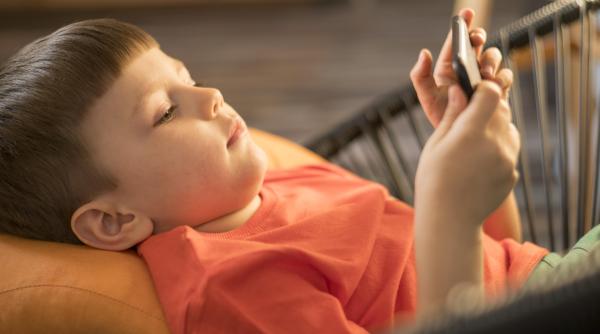 Dr. Mihai Craiu, „mesaj pentru Toma necredinciosul”: „Dacă tu îți închipui că ochii copilului tău sunt ALTFEL și nu se vor strica după ce îl uiți cu orele în fața ecranelor îți ofer 2 cifre”