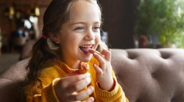 5 nutrienți pe care părinții trebuie să îi adauge obligatoriu în dieta copiilor pentru a-i proteja de gripa sezonieră, conform unui nutriționist