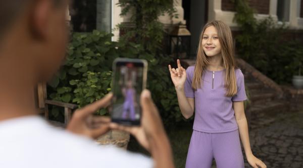 Trendul de pe TikTok „6-7” are rădăcini foarte vechi. „Expresia a folosit-o și William Shakespeare”