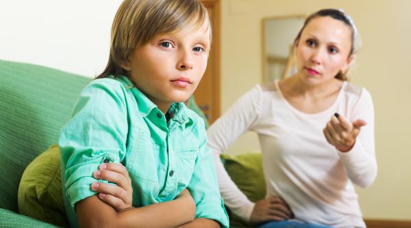 De ce țipetele, „mita” sau amenințările NU îi fac pe copii mai ascultători. „Cu cât nu asculta mai mult, cu atât ne frustram mai mult”