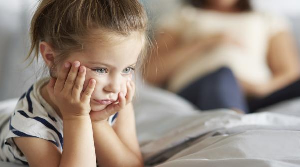 De ce nu e bine să-i dai copilului tot ce-și dorește atunci când vrea. „Poate deveni un adolescent care alege un anturaj toxic sau un adult dependent de shopping, alcool sau tutun”