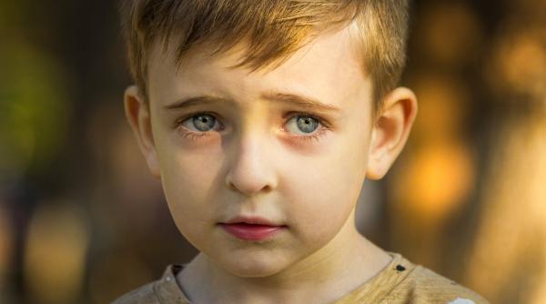 Semnele tăcute care arată că al tău copil are nevoie de mai multă dragoste