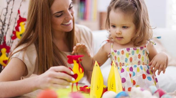 Prea multă iubire arătată copiilor dăunează. Urania Cremene: „E cu cele mai bune intenții, dar e prea multă, exagerată”