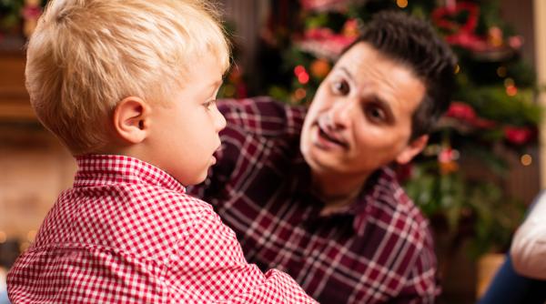 Nu a învățat copilul colindă pentru Ajunul Crăciunului? Nu-i nimic! Cele mai simple versuri și melodii, de învățat în doar o oră! / VIDEO