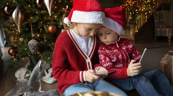 30 de mesaje de Crăciun gata de trimis pentru familie, bunici, prieteni și profesorii copilului tău. Urările simple sunt cele mai apreciate!