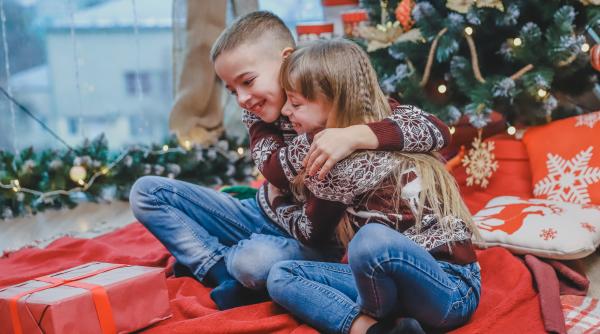 Metoda „inversă” a Crăciunului: O modalitate distractivă de a practica recunoștința în familie