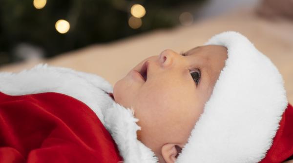 „Au fost șocați!” La 18 ani, și-a ascuns sarcina de părinți și le-a prezentat copilul de Crăciun