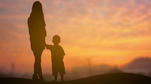 Cine este mama acuzată că și-a răpit copiii de teama „sfârșitului lumii”. Soțul femeii: „A lăsat un mesaj delirant de la Dumnezeu”