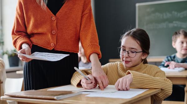 Ce spune un profesor universitar despre salariile din învățământ: „Portarul a luat un salariu mai mare decât mine”