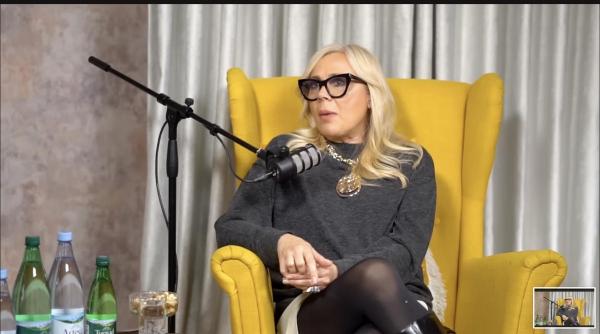 De ce a ales Dana Săvuică ca fiica ei să fie crescută de părinții ei. „Asta a însemnat multe nopți plângând în pernă”