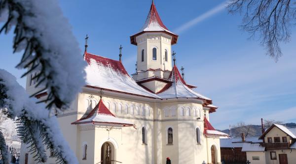  Slujbă de mulțumire și de binecuvântare, în noaptea dintre ani, în toate bisericile