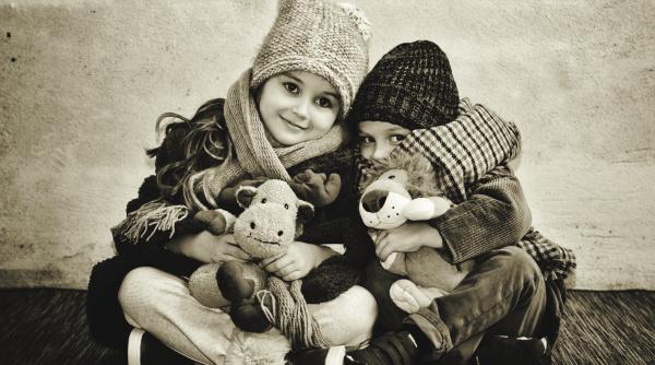 Parenting în istorie. De la copii care învățau să reziste în anii 1930, la copii lăsați singuri în anii 1970 și copii supraîncărcați în anii 2010