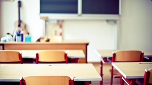 Școli închise astăzi în șapte județe din cauza vremii. Ministerul Educației: „Orele vor fi recuperate”