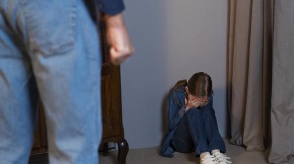 Așa-numitul „drept părintesc de corecție” nu există! O instanță a stabilit că orice violență exercitată asupra unui copil e interzisă