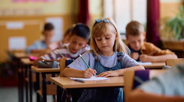 Cele trei indicii care arată că „ceva rău se întâmplă la școală” cu copilul. Psiholog: „Aceste semne trebuie să îi alerteze pe părinți”