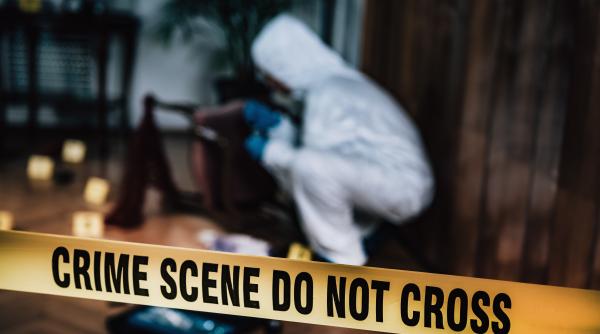 O mamă și gemenii ei, găsiți morți de foame în casă, întinși pe saltele, într-o locuință din Franța: „Trăiau ca niște fantome”