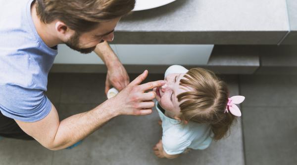 Oamenii povestesc despre cei mai exagerați „părinți elicopter” pe care i-au întâlnit. Cele mai extreme exemple