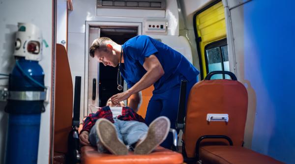 Un copil de 10 ani din Brăila și-a înjunghiat prietenul de 24 de ori din cauza unei Kendame. Medicii spun că sunt răni extrem de grave