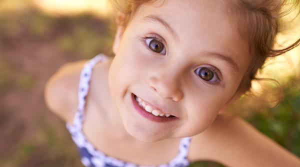 Expresia „magică” nr. 1 care îi ajută pe copii să-și dezvolte cu adevărat inteligența emoțională, conform unui expert în parenting