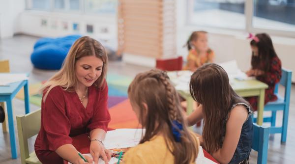 Școala din SUA vs. școala din România: Diferența care se vede din caietul copilului. Prof. Chiru: „Formează gândirea elevului”