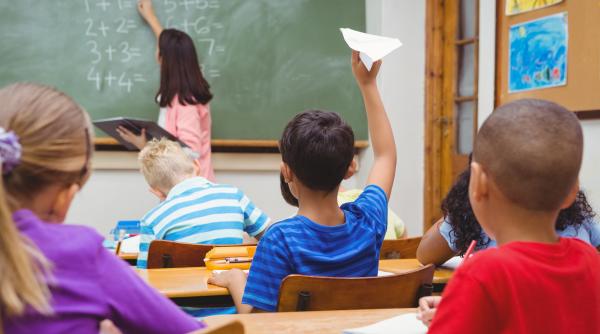 „Le faceți viața prea ușoară copiilor!” Profesorii spun că părinții fac constant aceste lucruri și că efectele se văd în clasă