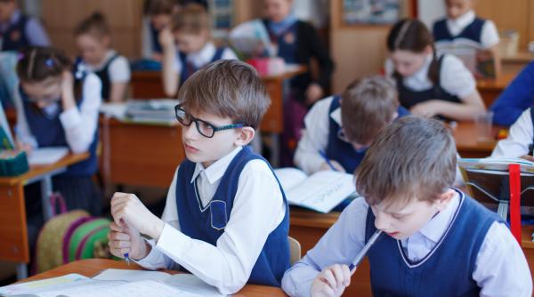 Probleme de învățare la copiii cu vârste cuprinse între 6 și 12 ani. Cum pot părinții să intervină la timp