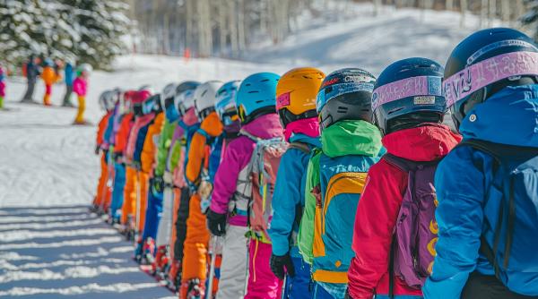 Vacanță schi 2026, în perioada 9 februarie - 1 martie: Ministerul Educației a publicat harta planificării pentru fiecare județ