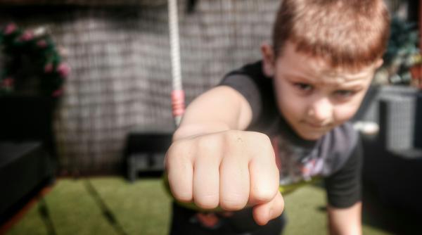 „Nu faceți niciodată asta când copilul vă lovește, chiar dacă sunteți foarte furioși”, avertizează un sociolog