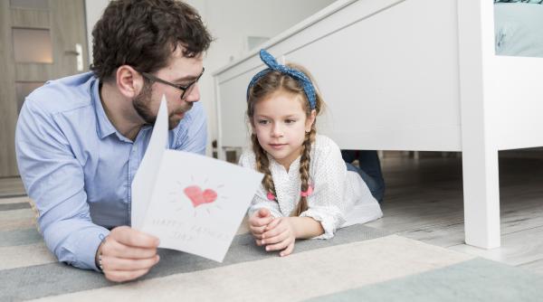 Implicarea taților în relația cu copiii, după o despărțire. „Implică propria mamă ca să înlocuiască partea feminină din relație”