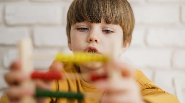 Frica, motivul pentru care mulți copii cu autism ajung târziu la terapie. Ana Bogdan: „Nevoia nu e de a primi diagnostic”