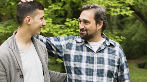 Radu Leca, despre relația tată-adolescent: „Ajunge să cumpere pacea cu moneda limitelor, iar factura vine mai târziu”