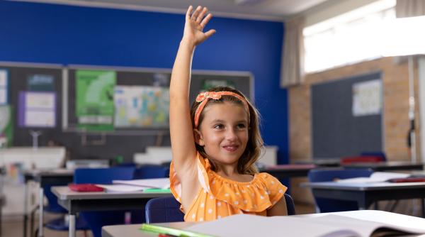 Calitatea elevilor pe care profesorii o apreciază mai mult decât notele bune, potrivit unei învățătoare