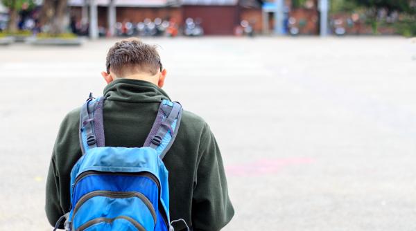 Profesoară înjunghiată de un elev. Ce anume îl determină pe un copil să comită o astfel de faptă? Perspectiva unui psiholog