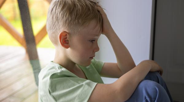 Cum recunoaștem nevoile reale ale copiilor. Iulia Dobre: „Refuzul sau opoziția copilului nu reprezintă un act de sfidare, ci un semnal”