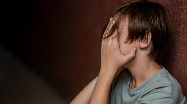 Adolescentul și anxietatea: Ce pot face părinții fără să sufoce? Radu Leca: „Nu copilul e problema!”