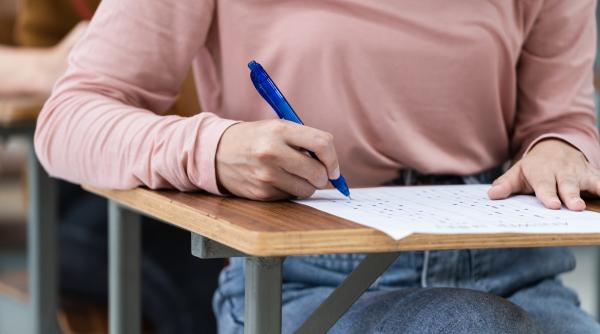 Când au loc examenele de corigență