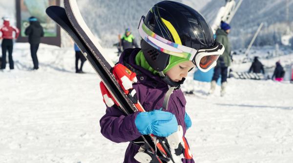 „Vacanţă de schi” nu figurează în documentele Ministerului Educaţiei. Instituția spune de ce primesc copiii o săptămână liberă