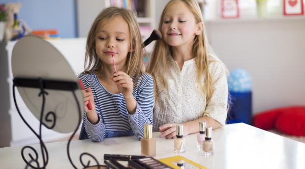 De ce imită fetele ce văd la altele. Oana Moraru: „Nu e lipsă de personalitate, nu aveți un copil care copiază și e bleg”