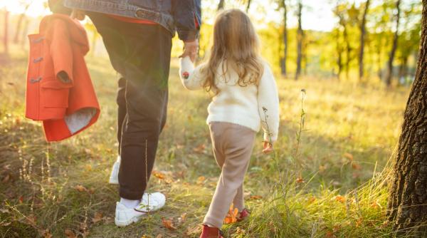 Părinții mai puțin stresați fac aceste 5 lucruri pe care mulți le neglijează, spune un psiholog