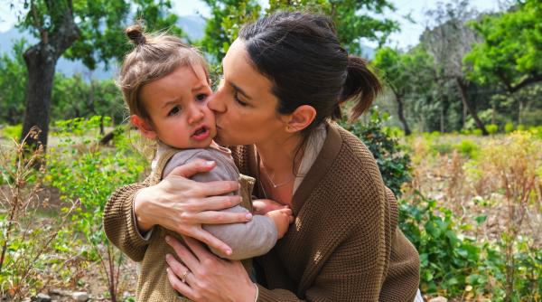 Generația care crește copii fără să fi învățat iubirea. Daniela Gavankar: „Suntem bolnavi de neiubire” / VIDEO