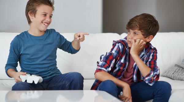 Comparațiile între frați pot afecta stima de sine a copiilor, spun specialiștii. Cum să eviți astfel de situații