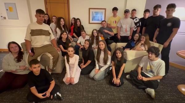 Elevii din Vrancea, blocați în Dubai, vor primi absențe la şcoală