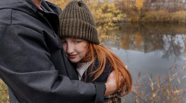 De ce contează un „spațiu sigur” acasă? Leca: „Tema e vitală când apar discuții despre anxietate, depresie, auto-vătămare sau suicid”