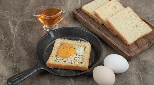 O tânără a economisit peste 90.000 de dolari mâncând doar pâine și ouă