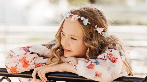 Prenumele scurt și puternic de fete care simbolizează curajul și determinarea