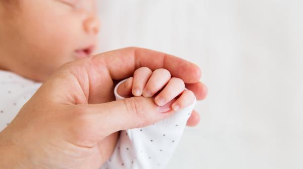 Criza demografică continuă: de două ori mai multe decese decât nașteri