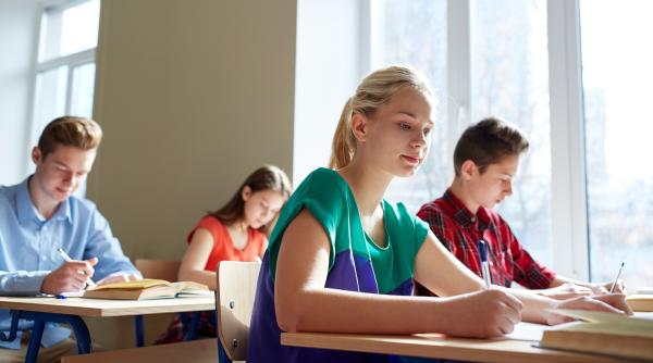 Începe simularea examenului de Bacalaureat în unităţile de învăţământ din ţară. Câte licee nu participă