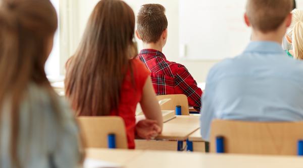 Mii de elevi au lipsit de la simularea examenului de Bacalaureat