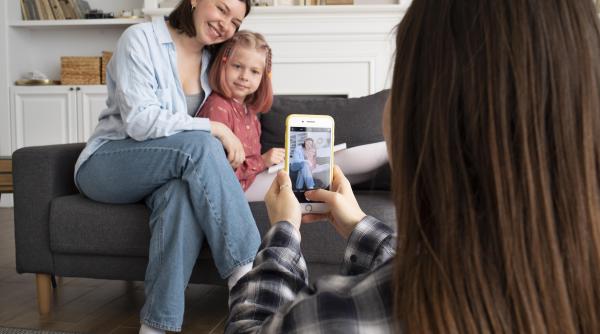 6 din 10 părinți simt presiunea să pară perfecți, arată un sondaj